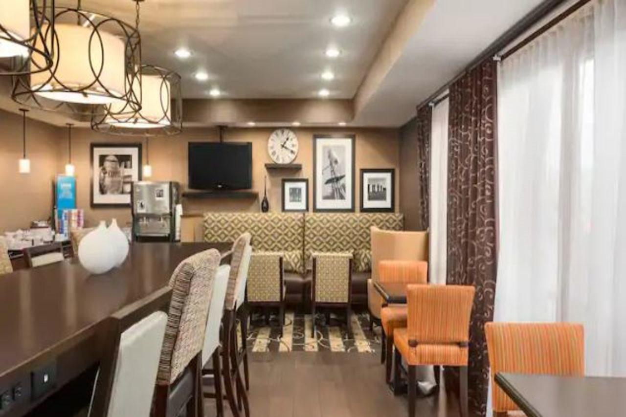 Hampton Inn Wichita-East Esterno foto