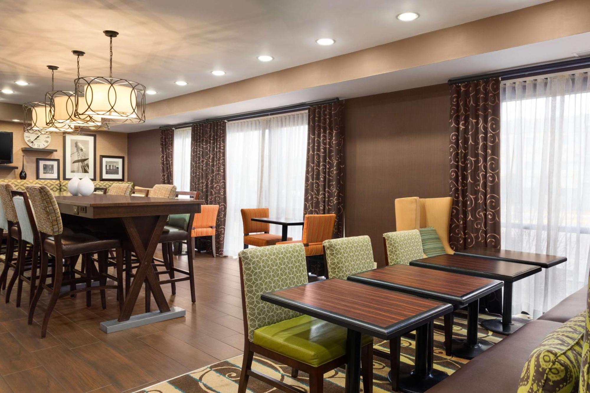 Hampton Inn Wichita-East Esterno foto