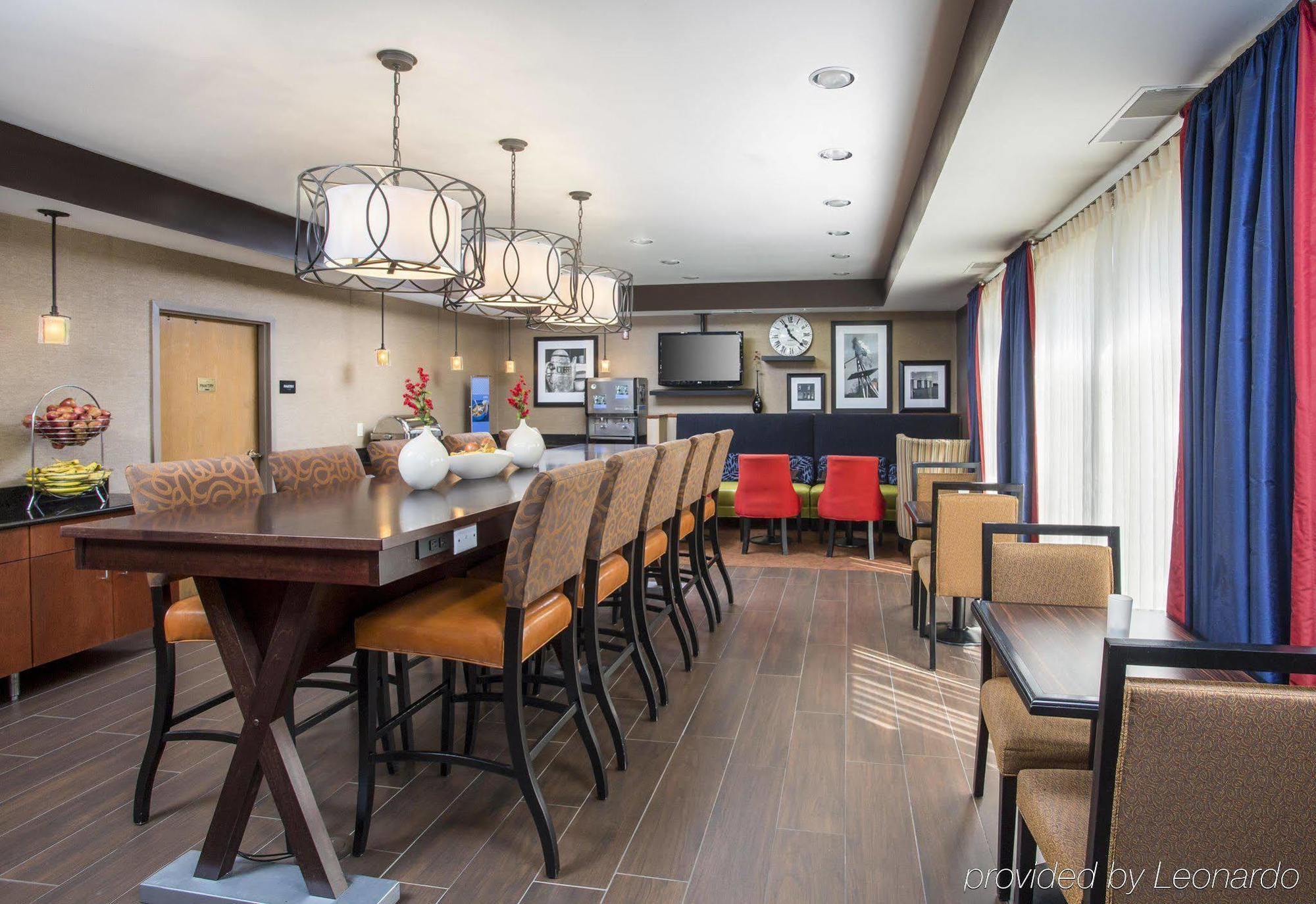 Hampton Inn Wichita-East Esterno foto