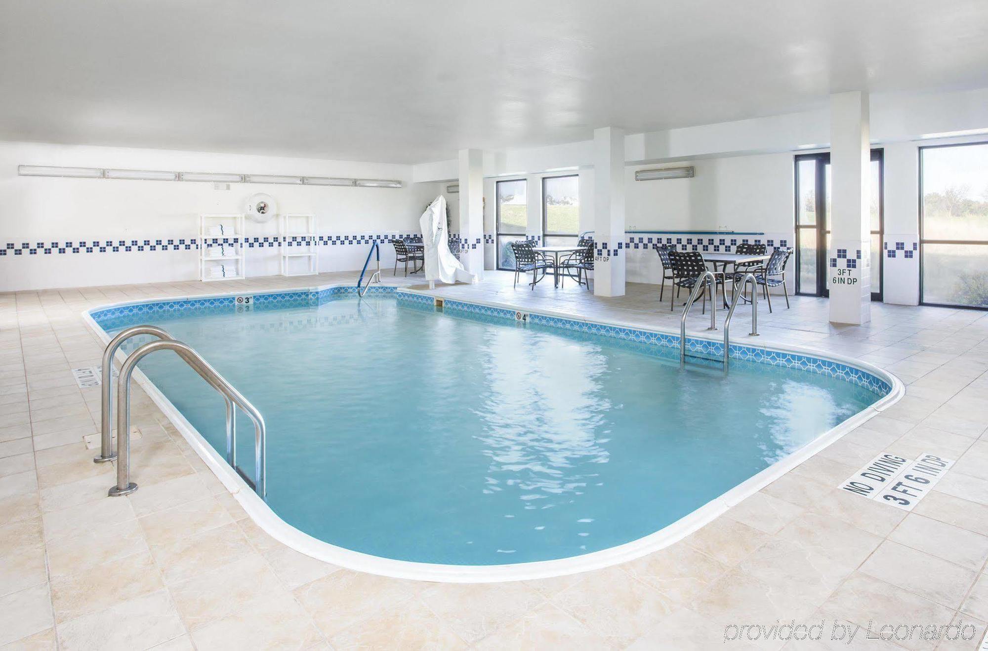Hampton Inn Wichita-East Esterno foto